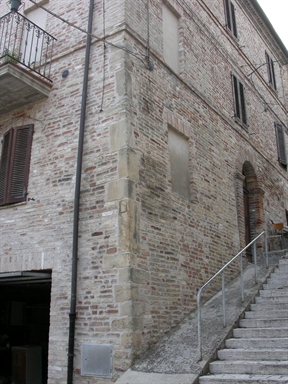 Casa a schiera d'angolo